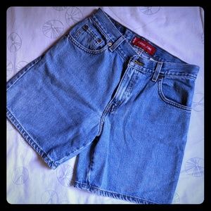 Levi's Size 6 mis Classic Fit Denim Shorts